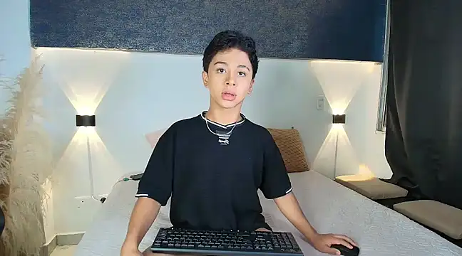 Snapshot of Dante_bre chatting on 03.18.25 Dante bre online show from 03.18.25