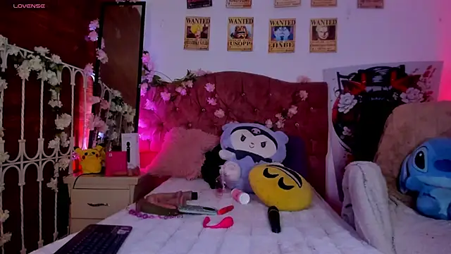 Snapshot of Minami_Nakamura chatting on 11.28.25 Minami Nakamura online show from 11.28.25