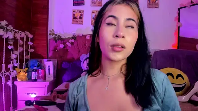 Snapshot of Minami_Nakamura chatting on 12.01.25 Minami Nakamura online show from 12.01.25