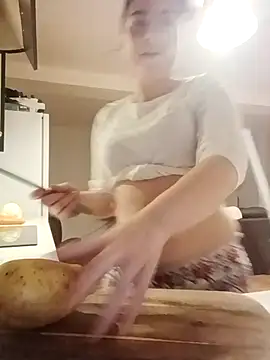 Snapshot of Mary-annTruestar chatting on 12.04.25 Mary-annTruestar online show from 12.04.25