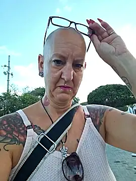 Snapshot of Emma_Milf25 chatting on 09.24.25 Emma Milf25 online show from 09.24.25