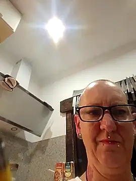 Snapshot of Emma_Milf25 chatting on 11.15.25 Emma Milf25 online show from 11.15.25