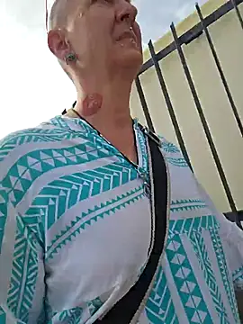 Snapshot of Emma_Milf25 chatting on 11.26.25 Emma Milf25 online show from 11.26.25