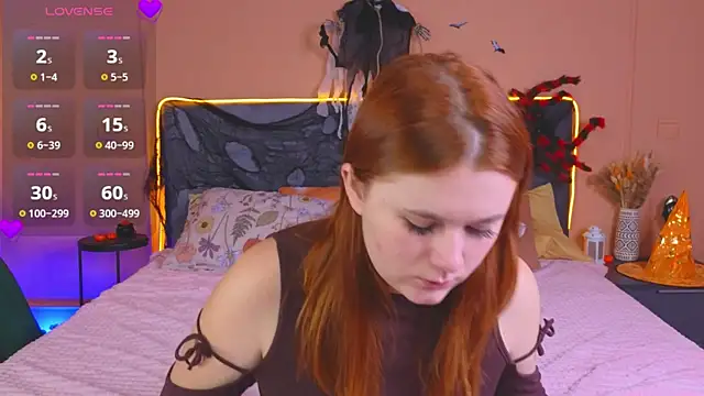 Eva Starlight online show from 10.19.25