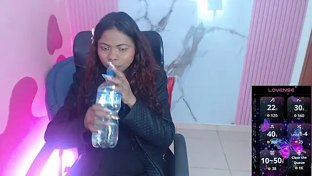 Snapshot of Agata_Grubisic chatting on 09.30.25 Agata Grubisic online show from 09.30.25