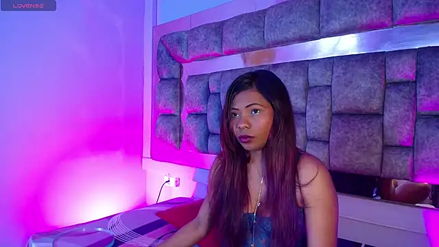 Snapshot of Agata_Grubisic chatting on 10.18.25 Agata Grubisic online show from 10.18.25