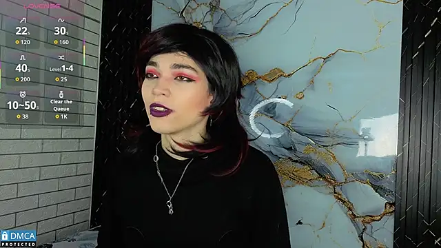 MaeveKuro online show from 11.13.25