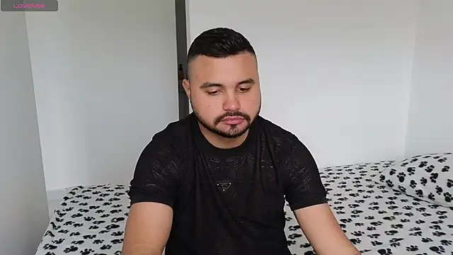 Snapshot of khalidferrer chatting on 03.02.25 khalidferrer online show from 03.02.25