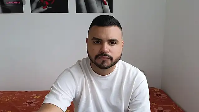 Snapshot of khalidferrer chatting on 03.05.25 khalidferrer online show from 03.05.25