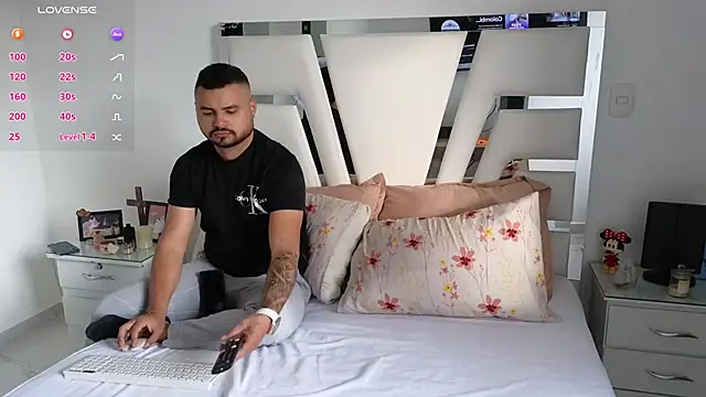 Snapshot of khalidferrer chatting on 03.10.25 khalidferrer online show from 03.10.25