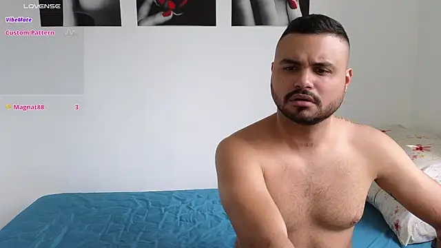 Snapshot of khalidferrer chatting on 03.11.25 khalidferrer online show from 03.11.25