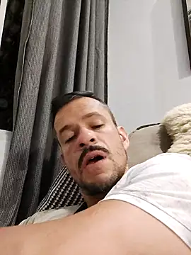 Snapshot of juniortche1313 chatting on 10.17.25 juniortche1313 online show from 10.17.25