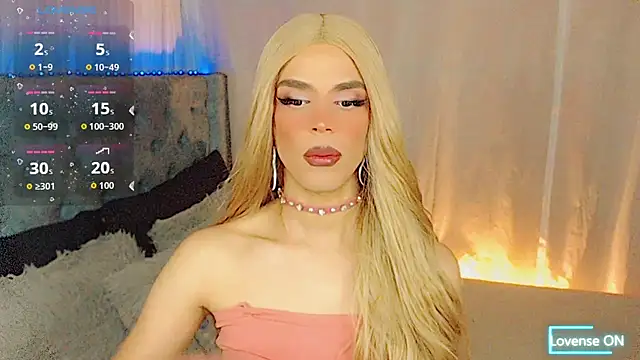 Snapshot of Dalila_moan chatting on 09.21.25 Dalila moan online show from 09.21.25