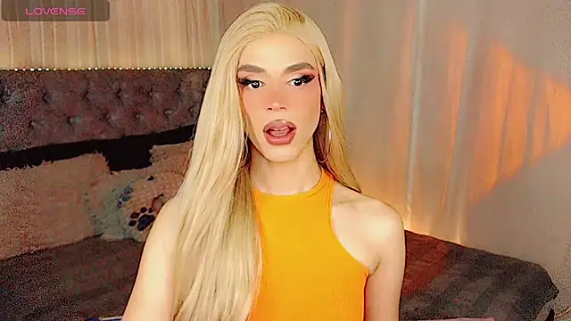 Snapshot of Dalila_moan chatting on 09.24.25 Dalila moan online show from 09.24.25