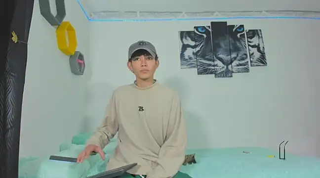 Snapshot of Maxxi_hot23 chatting on 03.02.25 Maxxi hot23 online show from 03.02.25