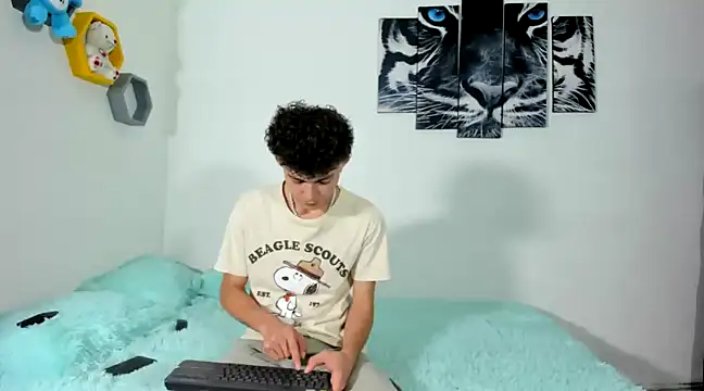 Snapshot of Maxxi_hot23 chatting on 03.08.25 Maxxi hot23 online show from 03.08.25