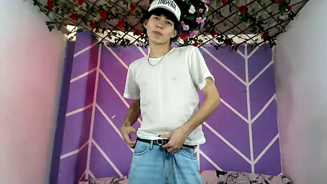 Snapshot of Maxxi_hot23 chatting on 09.25.25 Maxxi hot23 online show from 09.25.25