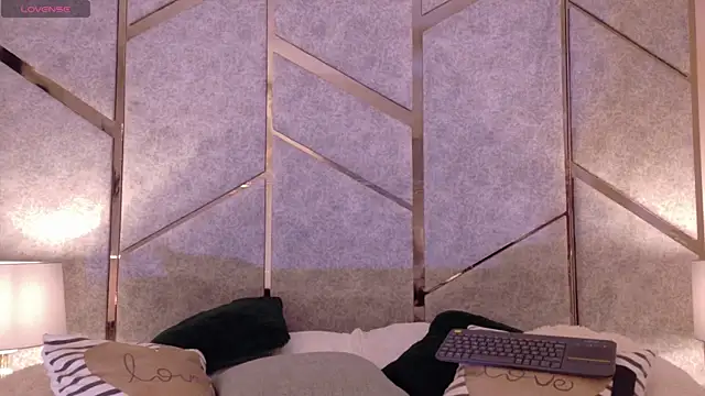 Snapshot of Angell-Bell- chatting on 03.07.25 Angell-Bell- online show from 03.07.25