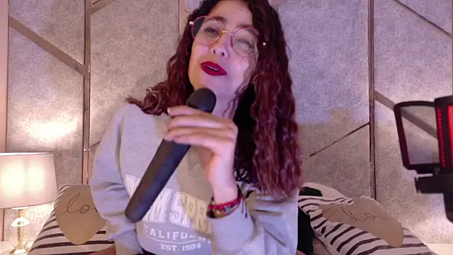 Snapshot of Angell-Bell- chatting on 03.08.25 Angell-Bell- online show from 03.08.25