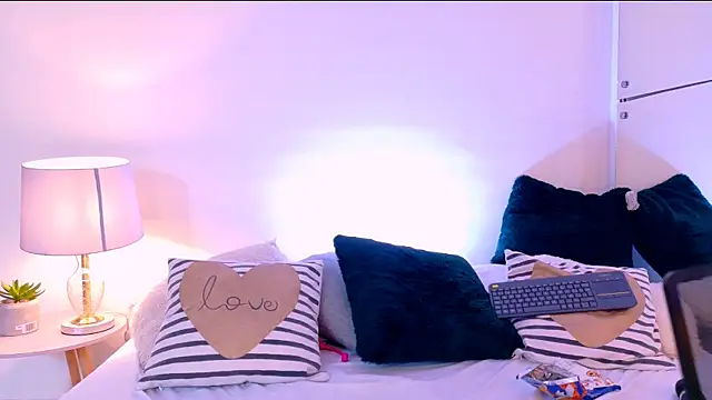 Snapshot of Angell-Bell- chatting on 03.12.25 Angell-Bell- online show from 03.12.25