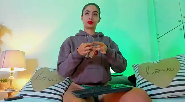 Snapshot of Angell-Bell- chatting on 03.17.25 Angell-Bell- online show from 03.17.25