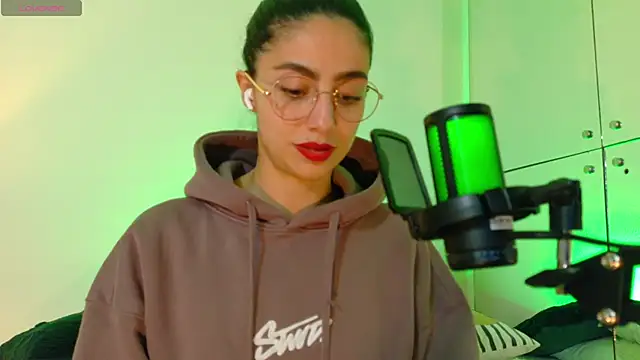 Snapshot of Angell-Bell- chatting on 03.17.25 Angell-Bell- online show from 03.17.25