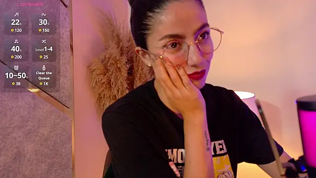 Snapshot of Angell-Bell- chatting on 03.18.25 Angell-Bell- online show from 03.18.25