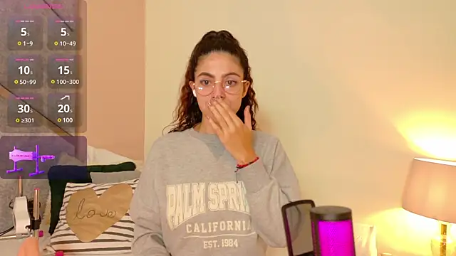 Snapshot of Angell-Bell- chatting on 03.20.25 Angell-Bell- online show from 03.20.25