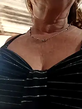 Snapshot of Sexy-Woman-Mature chatting on 10.12.25 Sexy-Woman-Mature online show from 10.12.25