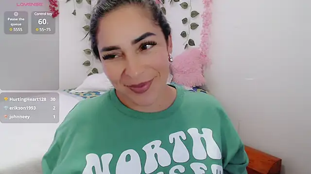 Snapshot of luna_lgomez_ chatting on 03.18.25 luna lgomez online show from 03.18.25