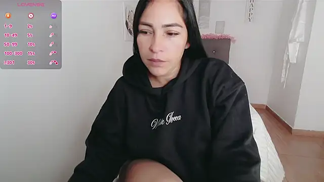 luna lgomez  online show from 10.15.25