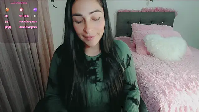 luna lgomez  online show from 10.28.25