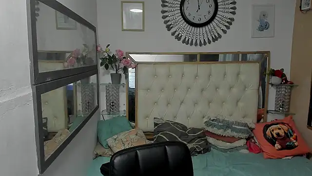 Snapshot of heiker_ chatting on 10.18.25 heiker online show from 10.18.25