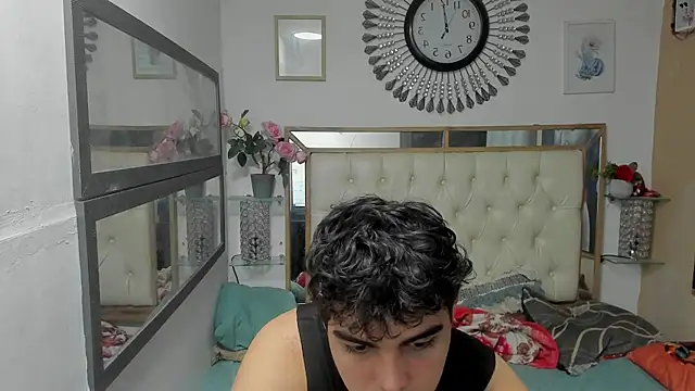 Snapshot of heiker_ chatting on 10.19.25 heiker online show from 10.19.25