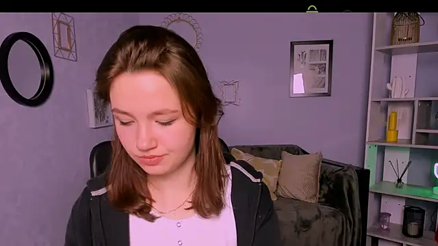 Snapshot of helli_belli chatting on 03.15.25 helli belli online show from 03.15.25