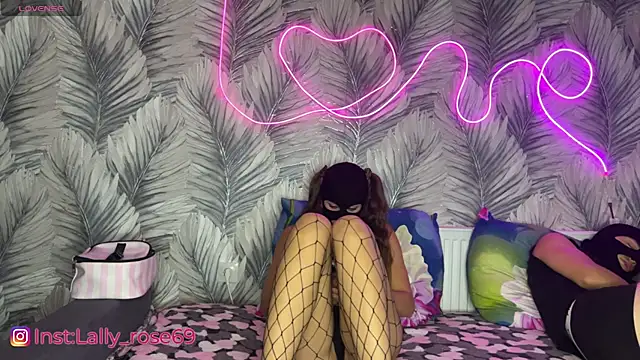 Snapshot of LallyRose69 chatting on 09.20.25 LallyRose69 online show from 09.20.25