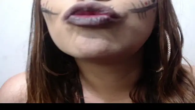 Snapshot of nicollewayne10 chatting on 11.01.25 nicollewayne10 online show from 11.01.25