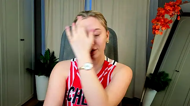 christie luv online show from 11.22.25