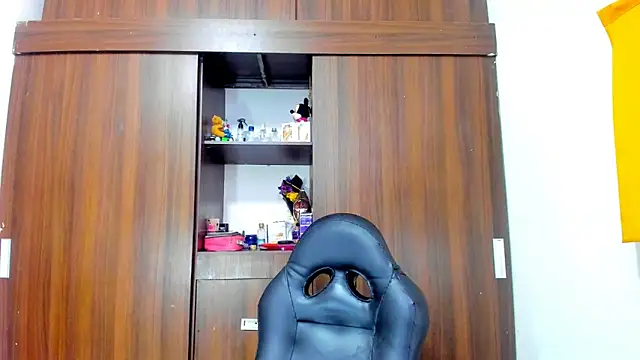 Snapshot of Dreamastercum_ chatting on 10.14.25 Dreamastercum online show from 10.14.25