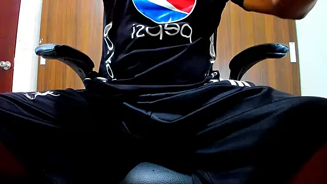 Snapshot of Dreamastercum_ chatting on 10.19.25 Dreamastercum online show from 10.19.25