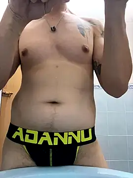 Snapshot of Lam_090123 chatting on 09.26.25 Lam 090123 online show from 09.26.25