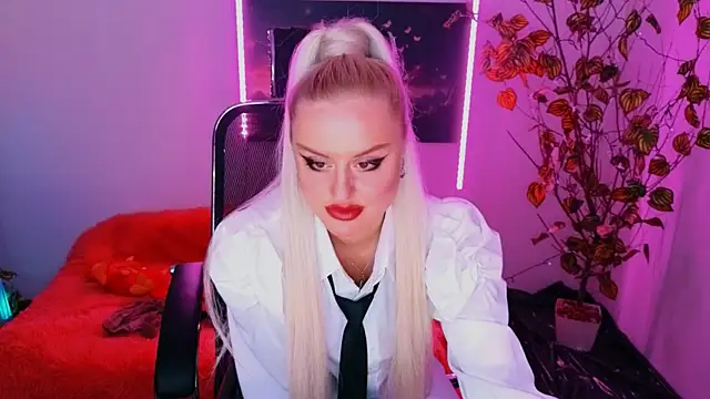 Snapshot of Miss_Alice_Silver chatting on 10.03.25 Miss Alice Silver online show from 10.03.25