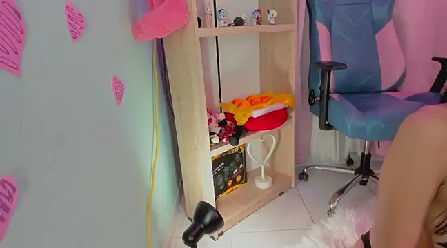 Olivia pretty  online show from 03.15.25