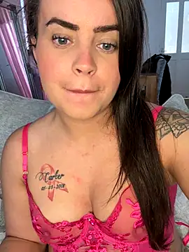 Snapshot of Sophie_23XX chatting on 10.11.25 Sophie 23XX online show from 10.11.25