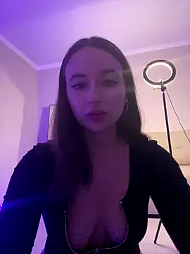 Snapshot of AlisaQSky chatting on 10.12.25 AlisaQSky online show from 10.12.25