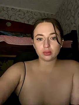 Snapshot of AlisaQSky chatting on 10.17.25 AlisaQSky online show from 10.17.25