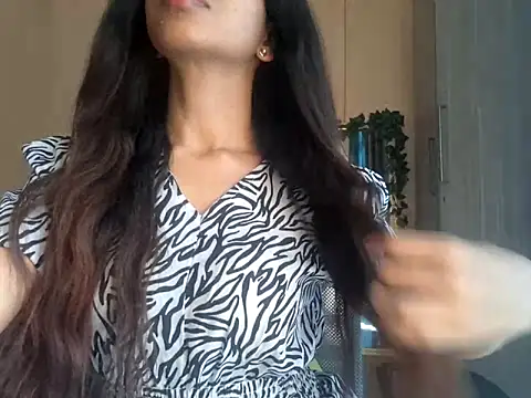 Queen Ayeshaa online show from 03.14.25