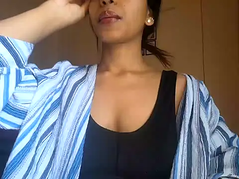 Queen Ayeshaa online show from 03.21.25