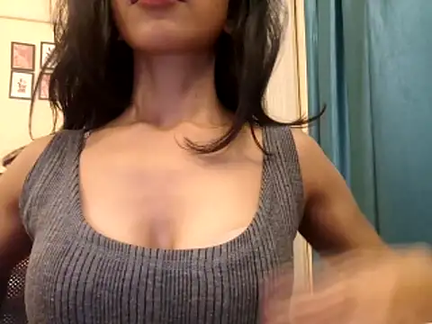 Queen Ayeshaa online show from 11.18.25