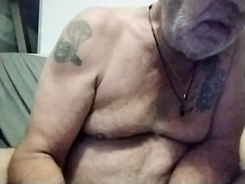 Snapshot of coolbrady17 chatting on 03.18.25 coolbrady17 online show from 03.18.25
